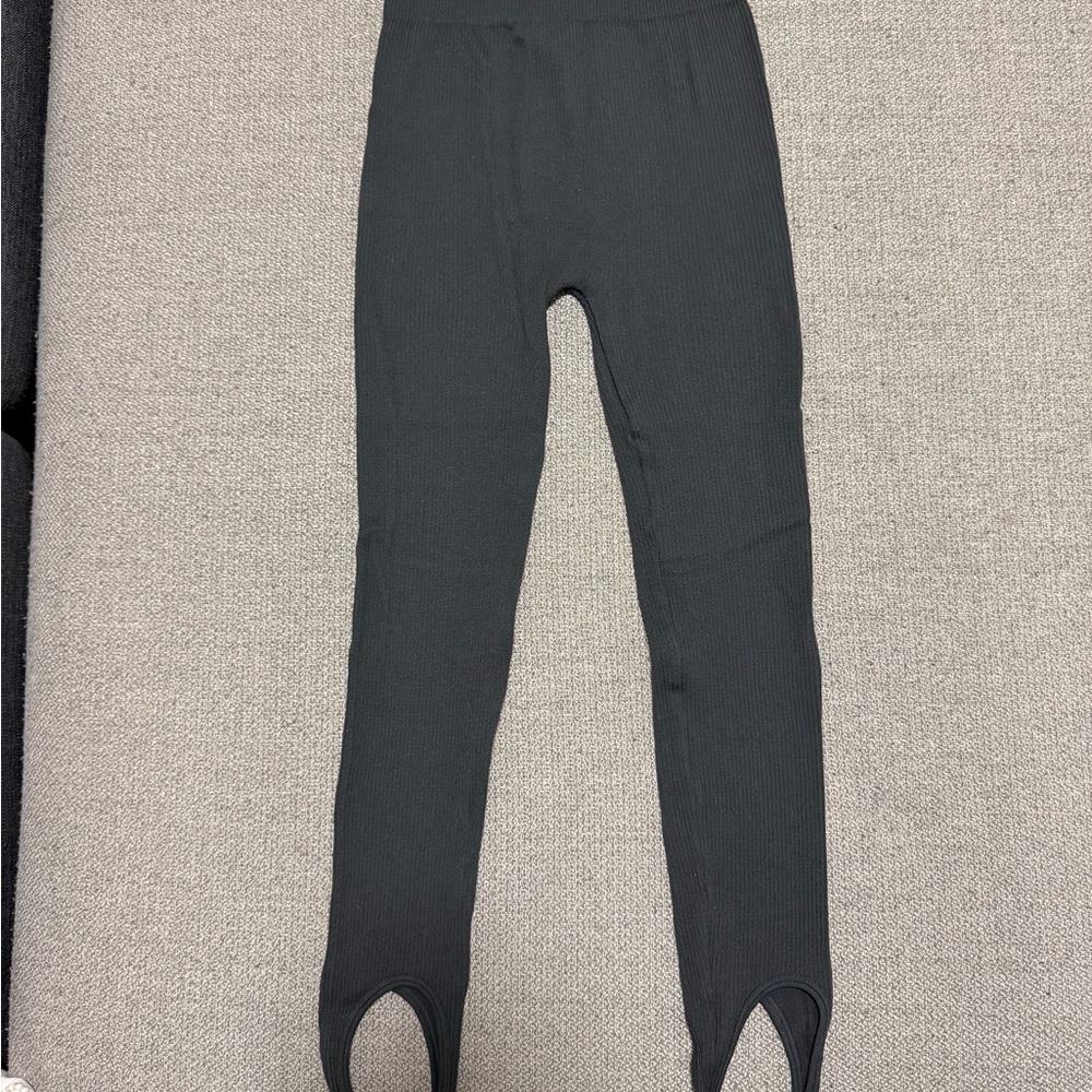 Zara ribbed stirrup woman sage green leggings
